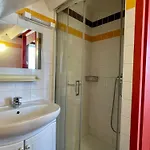 Au Dernier Etage Avec Parking Et Climatisation A Aix-les-bains! - Fr-1-555-42