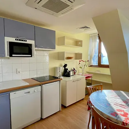 Au Dernier Etage Avec Parking Et Climatisation A Aix-les-bains! - Fr-1-555-42 *