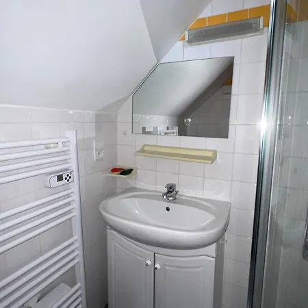 Au Dernier Etage Avec Parking Et Climatisation A Aix-les-bains! - Fr-1-555-42 *