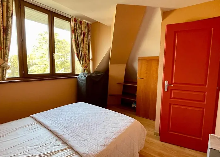 Daire Au Dernier Etage Avec Parking Et Climatisation A Aix-les-bains! - Fr-1-555-42