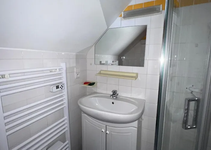 Au Dernier Etage Avec Parking Et Climatisation A Aix-les-bains! - Fr-1-555-42 *